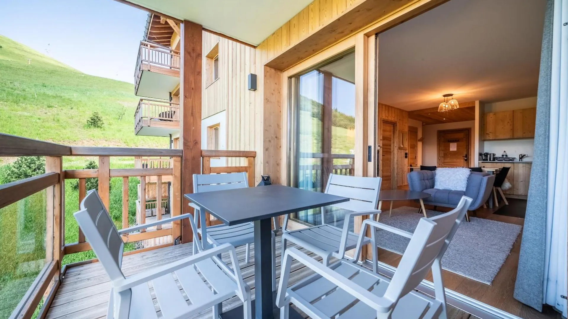 Residence Hameau De Clotaire Alpe D'Huez - By Emerald Stay 0*,