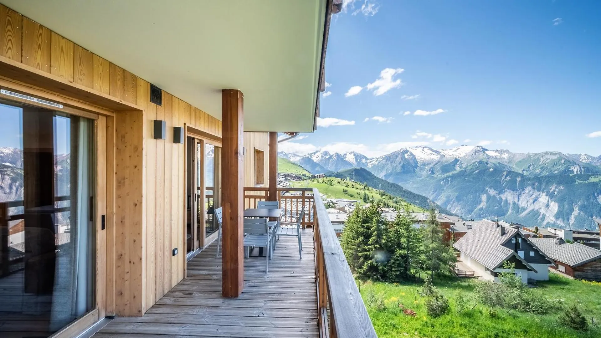 Residence Hameau De Clotaire Alpe D'Huez - By Emerald Stay Apartment