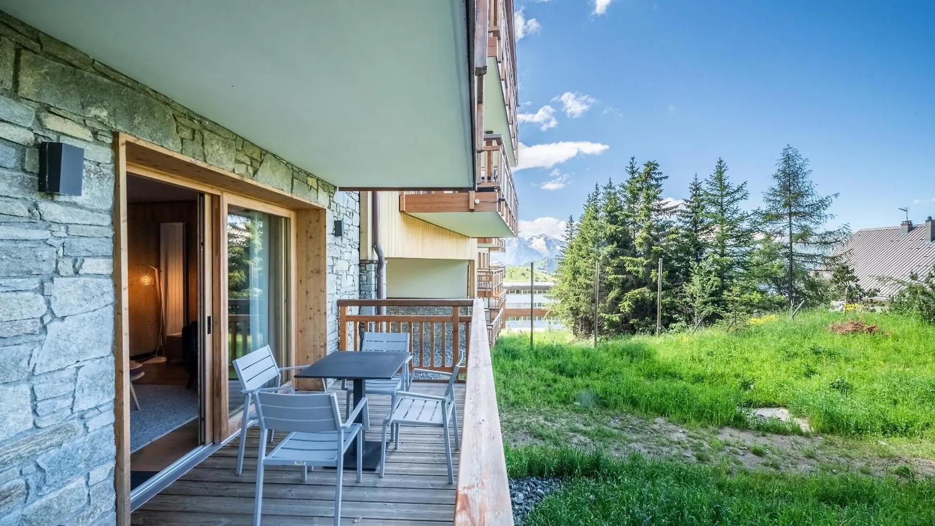 Residence Hameau De Clotaire Alpe D'Huez - By Emerald Stay
